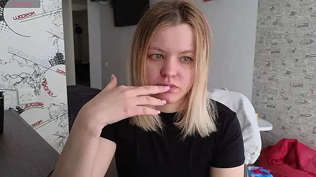 Snapshot of Milana15 chatting on March 2025 10:26:01 AM Milana15 online show from March 2025 10:26:01 AM