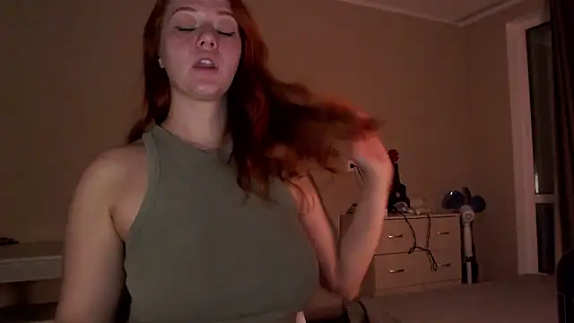 Snapshot of SarahSweetie chatting on December 2024 03:33:02 PM SarahSweetie online show from December 2024 03:33:02 PM