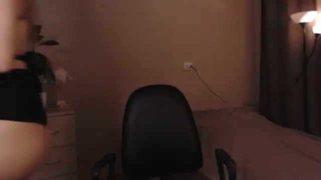 Snapshot of SarahSweetie chatting on November 2025 04:11:02 PM SarahSweetie online show from November 2025 04:11:02 PM