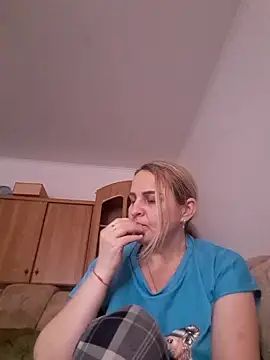 Malichkaanna30 online show from December 2024 12:34:02 PM