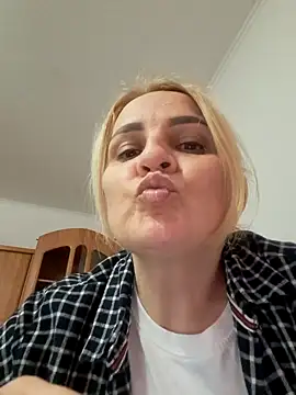 Malichkaanna30 online show from March 2025 03:35:01 PM