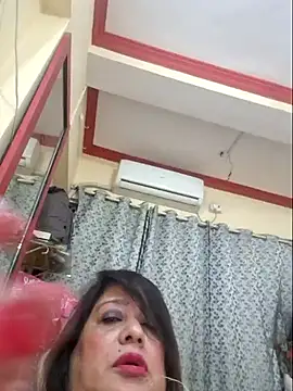 Snapshot of Hot_Queen77 chatting on January 2025 06:56:02 PM Hot Queen77 online show from January 2025 06:56:02 PM