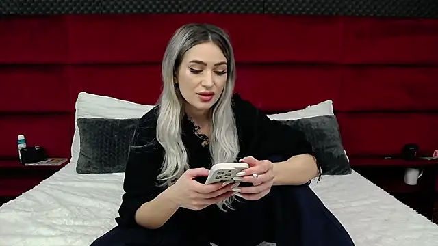 Snapshot of MinnieMe chatting on November 2025 07:05:01 PM MinnieMe online show from November 2025 07:05:01 PM