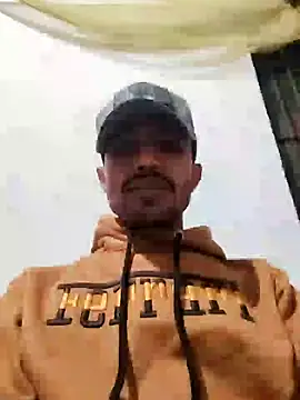 Snapshot of MDROBEL007 chatting on January 2025 01:14:02 PM MDROBEL007 online show from January 2025 01:14:02 PM