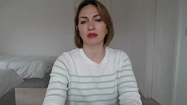 Snapshot of Mallinia chatting on March 2025 04:01:01 PM Mallinia online show from March 2025 04:01:01 PM