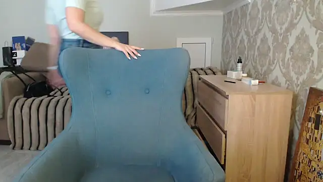 Snapshot of Mallinia chatting on April 2026 10:57:02 AM Mallinia online show from April 2026 10:57:02 AM