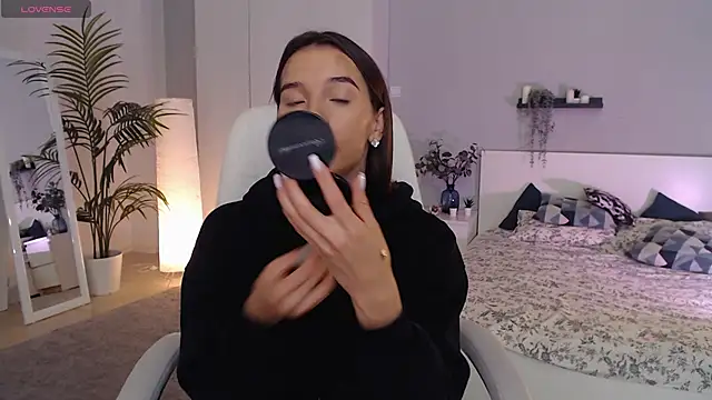 Snapshot of Bellla_Haddid chatting on September 2025 01:31:02 AM Bellla Haddid online show from September 2025 01:31:02 AM