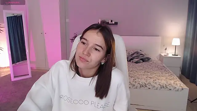 Snapshot of Bellla_Haddid chatting on September 2025 01:10:01 AM Bellla Haddid online show from September 2025 01:10:01 AM