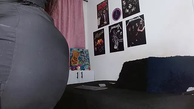 scarlett  morgan online show from November 2025 01:45:01 PM