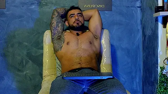 Snapshot of ERIC_HARRISON chatting on September 2025 01:18:01 AM ERIC HARRISON online show from September 2025 01:18:01 AM