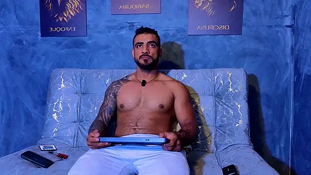 Snapshot of ERIC_HARRISON chatting on September 2025 01:28:01 AM ERIC HARRISON online show from September 2025 01:28:01 AM