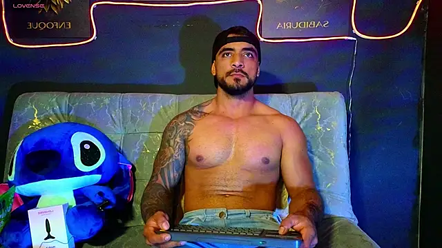 Snapshot of ERIC_HARRISON chatting on November 2025 10:15:02 PM ERIC HARRISON online show from November 2025 10:15:02 PM