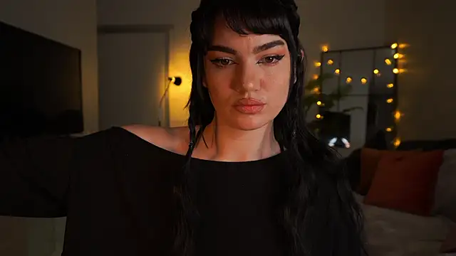 Heidi11 online show from October 2025 06:29:01 PM