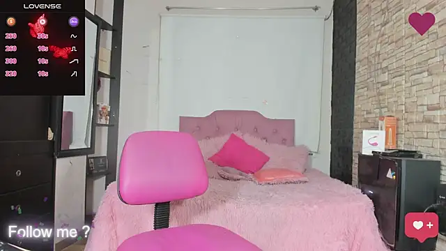 Snapshot of kitty_queen10 chatting on December 2024 06:43:01 AM kitty queen10 online show from December 2024 06:43:01 AM