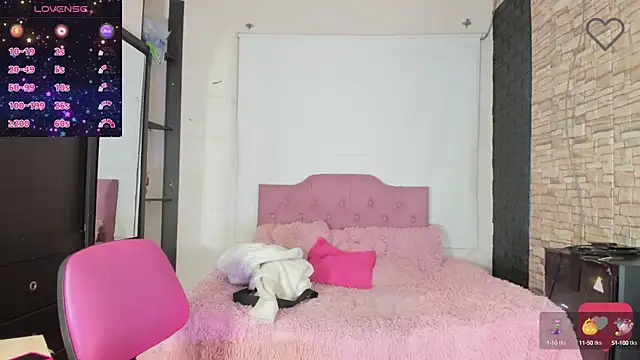 Snapshot of kitty_queen10 chatting on January 2025 02:42:01 AM kitty queen10 online show from January 2025 02:42:01 AM