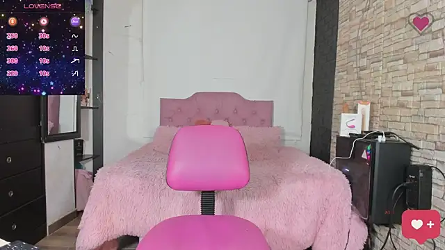 Snapshot of kitty_queen10 chatting on January 2025 06:17:01 AM kitty queen10 online show from January 2025 06:17:01 AM