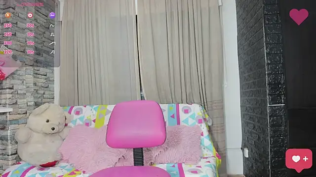 Snapshot of kitty_queen10 chatting on January 2025 06:54:01 AM kitty queen10 online show from January 2025 06:54:01 AM