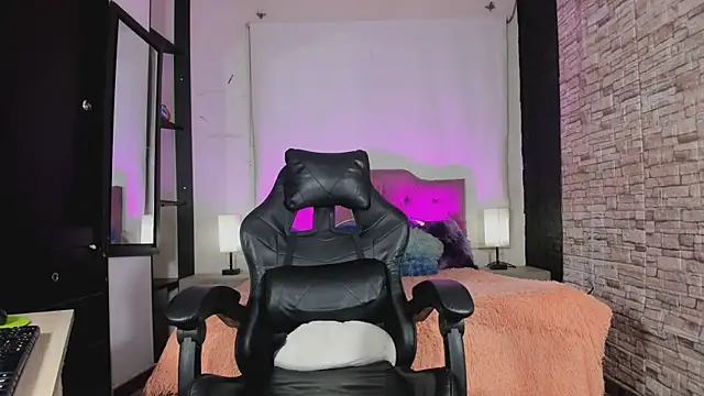 Snapshot of kitty_queen10 chatting on November 2025 03:38:02 AM kitty queen10 online show from November 2025 03:38:02 AM