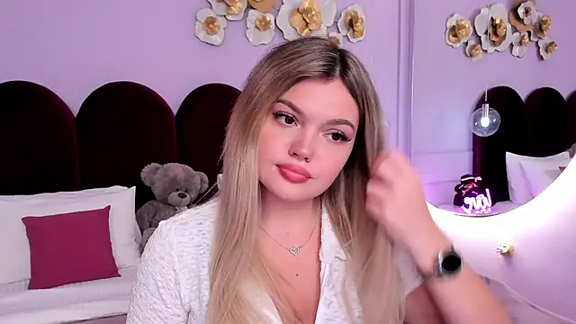 Snapshot of ZaraBloom chatting on October 2025 03:31:02 PM ZaraBloom online show from October 2025 03:31:02 PM