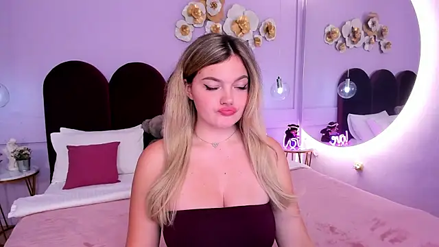 Snapshot of ZaraBloom chatting on October 2025 03:23:02 PM ZaraBloom online show from October 2025 03:23:02 PM