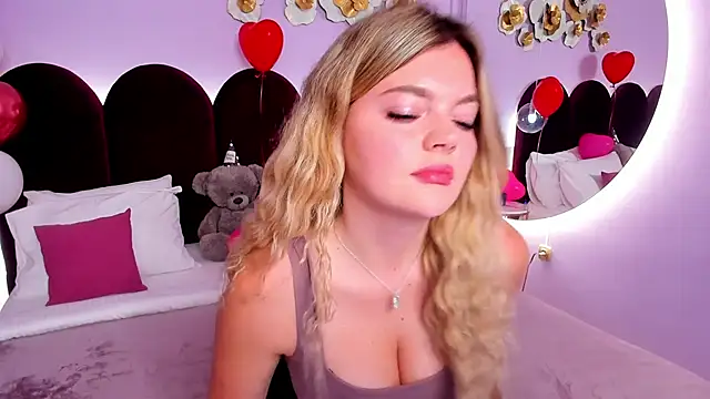 Snapshot of ZaraBloom chatting on November 2025 03:23:01 AM ZaraBloom online show from November 2025 03:23:01 AM