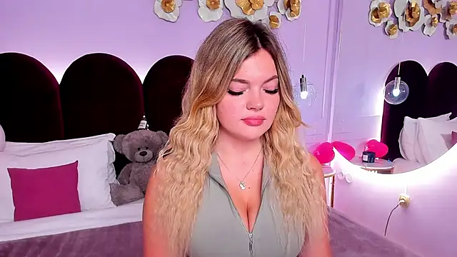 Snapshot of ZaraBloom chatting on November 2025 03:23:02 AM ZaraBloom online show from November 2025 03:23:02 AM