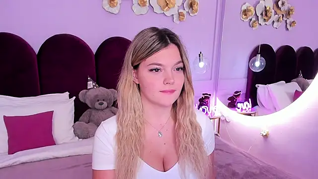 Snapshot of ZaraBloom chatting on December 2025 03:30:02 PM ZaraBloom online show from December 2025 03:30:02 PM