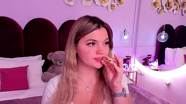 Snapshot of ZaraBloom chatting on December 2025 03:33:01 AM ZaraBloom online show from December 2025 03:33:01 AM