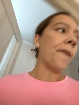 Snapshot of AliceBrayan chatting on October 2025 05:02:02 AM AliceBrayan online show from October 2025 05:02:02 AM