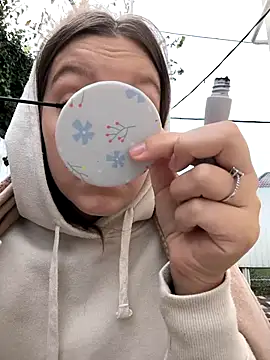 Snapshot of AliceBrayan chatting on October 2025 05:06:01 AM AliceBrayan online show from October 2025 05:06:01 AM