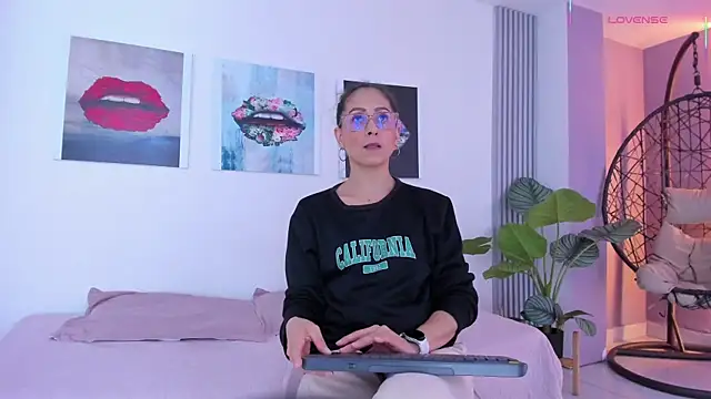 Angela donnato online show from October 2025 03:17:01 AM