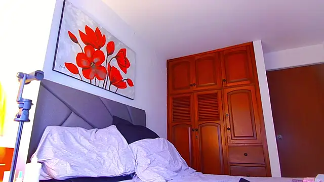 bellatrix25 online show from February 2026 06:19:01 PM