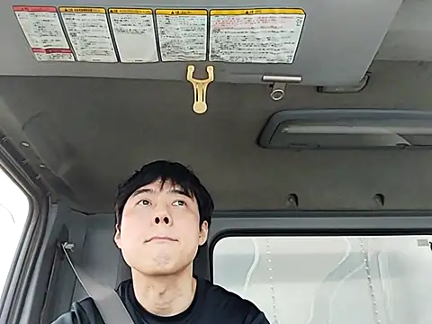 whitebriefboy online show from April 2026 10:33:02 PM