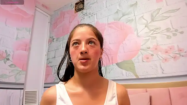 Annie Cute18  online show from February 2025 04:06:01 AM