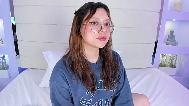 Lanna18 online show from March 2025 06:05:02 PM