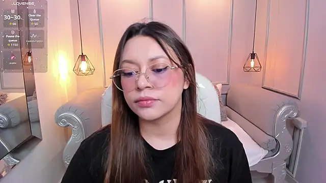 Lanna18 online show from October 2025 12:00:02 PM