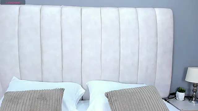 Lanna18 online show from November 2025 12:28:01 PM