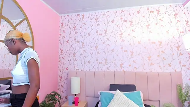 amber-hill online show from November 2025 07:07:02 PM