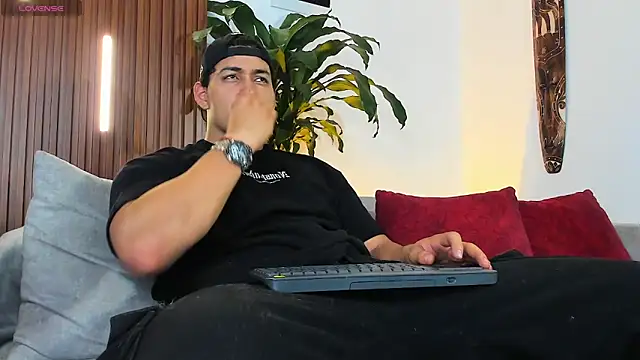 lucasanto  online show from May 2026 03:45:02 AM