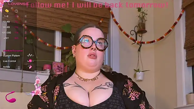 Snapshot of MissBika chatting on December 2024 01:59:02 AM MissBika online show from December 2024 01:59:02 AM