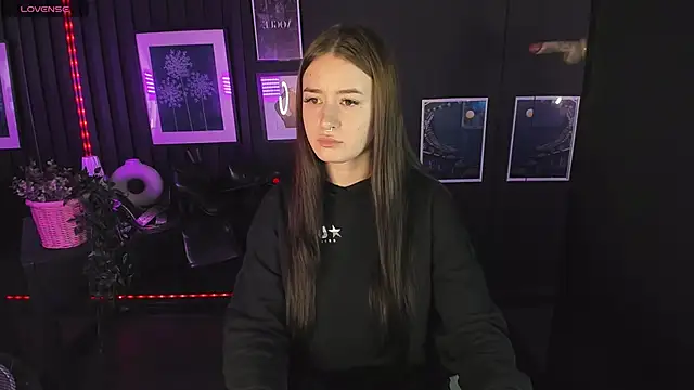 Lily Moonlight online show from December 2024 07:18:01 AM