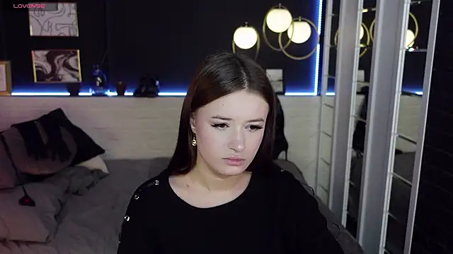 Lily Moonlight online show from December 2024 02:22:02 PM