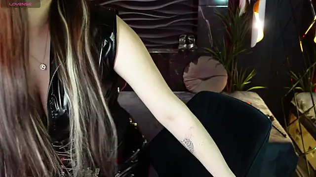 Lily Moonlight online show from March 2025 10:32:01 AM