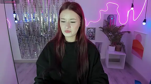 Lily Moonlight online show from September 2025 07:00:01 AM