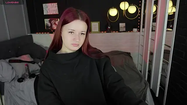 Lily Moonlight online show from October 2025 07:28:01 AM