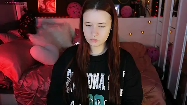 Lily Moonlight online show from February 2026 06:50:01 AM