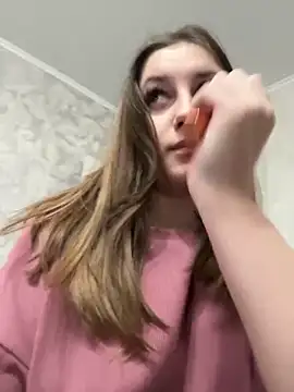 Strawberryyyyik online show from December 2024 08:55:01 AM