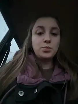 Strawberryyyyik online show from December 2024 01:49:01 PM