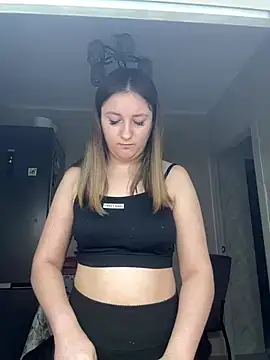 Strawberryyyyik online show from January 2025 03:37:02 AM