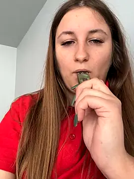 Strawberryyyyik online show from September 2025 05:00:02 AM